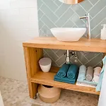 아파트 Beachhouse Anna, 1 Minute Walk To The And Centre Of Katwijk, Free Private Parking Next To The House !
