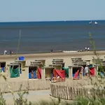 Beachhouse Anna, 1 Minute Walk To The And Centre Of Katwijk, Free Private Parking Next To The House ! 아파트 *