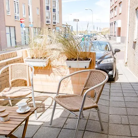 아파트 Beachhouse Anna, 1 Minute Walk To The And Centre Of Katwijk, Free Private Parking Next To The House !