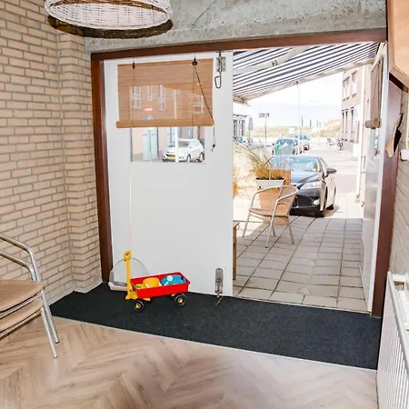 Beachhouse Anna, 1 Minute Walk To The And Centre Of Katwijk, Free Private Parking Next To The House ! 滨海卡特韦克