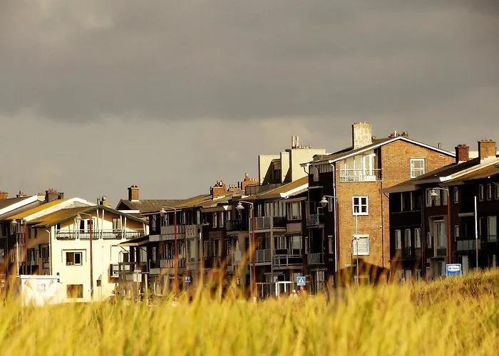 Beachhouse Anna, 1 Minute Walk To The And Centre Of Katwijk, Free Private Parking Next To The House ! Daire Katwijk aan Zee