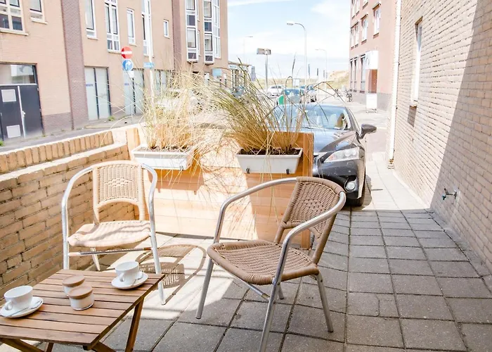 Daire Beachhouse Anna, 1 Minute Walk To The And Centre Of Katwijk, Free Private Parking Next To The House !