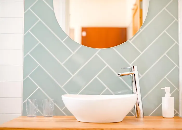 Daire Beachhouse Anna, 1 Minute Walk To The And Centre Of Katwijk, Free Private Parking Next To The House ! *