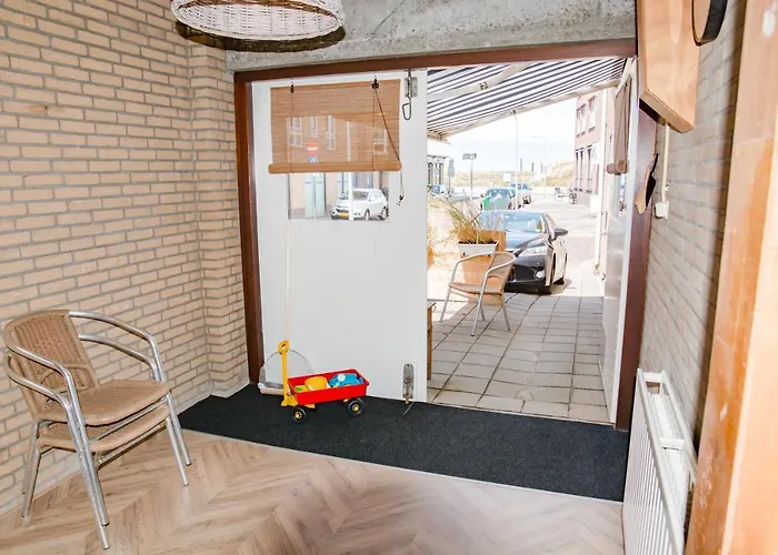 Beachhouse Anna, 1 Minute Walk To The And Centre Of Katwijk, Free Private Parking Next To The House ! Katwijk aan Zee