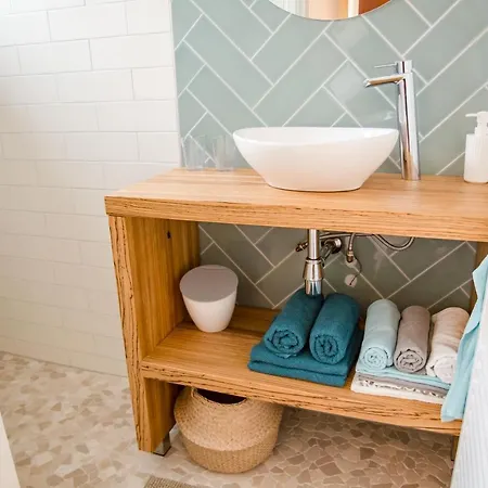 Apartment Beachhouse Anna, 1 Minute Walk To The And Centre Of Katwijk, Free Private Parking Next To The House !