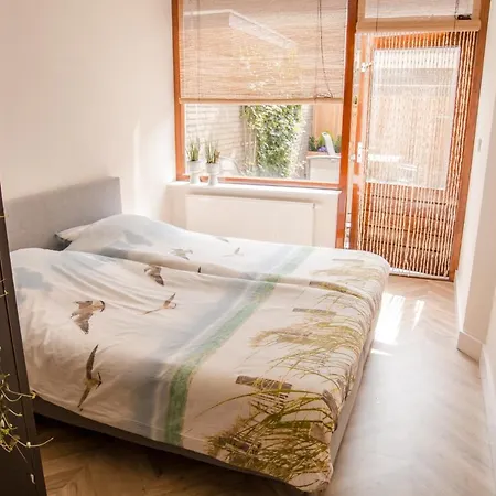 Beachhouse Anna, 1 Minute Walk To The And Centre Of Katwijk, Free Private Parking Next To The House ! Katwijk aan Zee