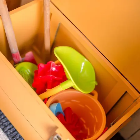 Beachhouse Anna, 1 Minute Walk To The And Centre Of Katwijk, Free Private Parking Next To The House ! Apartment