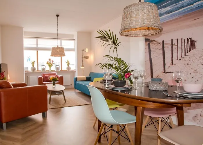 Beachhouse Anna, 1 Minute Walk To The And Centre Of Katwijk, Free Private Parking Next To The House ! * カトウェイク・アーン・ゼー